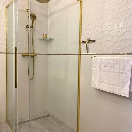 Palacowy Polonia Z Miejscem Parkingowym Лодзь